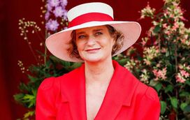 Delphine, a princesa bastarda, faz ultimato ao irmão, o rei Philippe da Bélgica