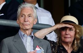Viúva do baterista dos Rolling Stones deixa herança milionária à família… e a duas funcionárias