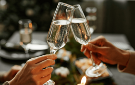 Entrar com o pé direito ou comer 12 passas? Sete superstições de Ano Novo que se tornaram quase num culto