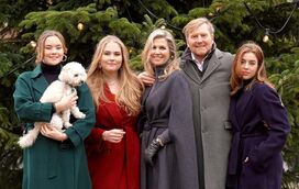 Guilherme e Máxima dos Países Baixos divertem-se com as filhas