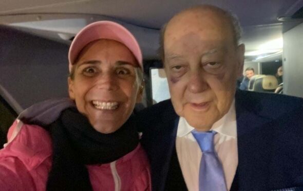 Pinto da Costa fotografado com um fã depois do acidente de automóvel que sofreu em dezembro de 2023