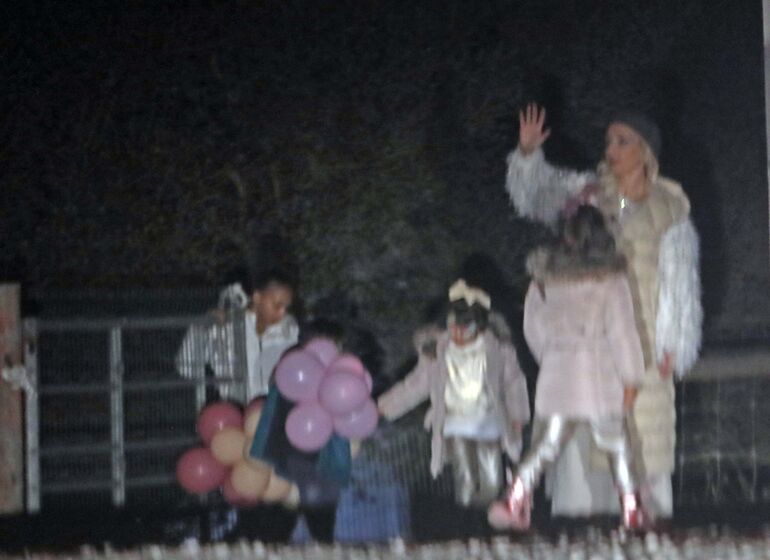 Luciana Abreu com as filhas no aniversário das gémeas