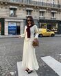 Como as mulheres com mais de 40 anos usam saias midi… sem perder elegância