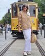 Como as mulheres com mais de 40 anos usam saias midi… sem perder elegância