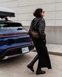 Como as mulheres com mais de 40 anos usam saias midi… sem perder elegância