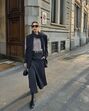 Como as mulheres com mais de 40 anos usam saias midi… sem perder elegância