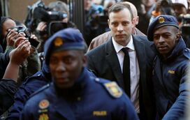 Oscar Pistorius sai da prisão 11 anos depois de assassinar a namorada