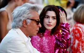 Anne Hathaway abandona sessão fotográfica depois de saber do despedimento de 400 trabalhadores dos media