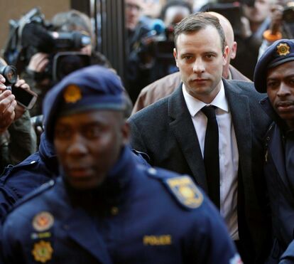 Oscar Pistorius sai da prisão 11 anos depois de assassinar a namorada