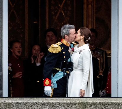 Rainha Mary vinga-se do marido e Frederico é humilhado em plena coroação