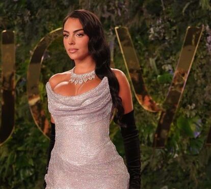 Georgina Rodríguez brilha nos Joy Awards com vestido sensual e joias de cair para o lado
