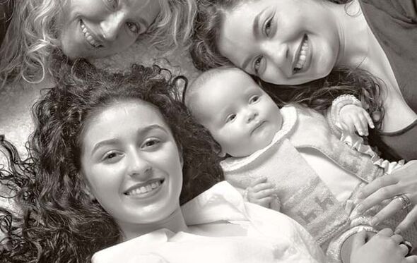 Sara Barradas com a mãe e as irmãs