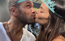 Supermodelo suspende decisão de se divorciar do futebolista Dani Alves, condenado por violação
