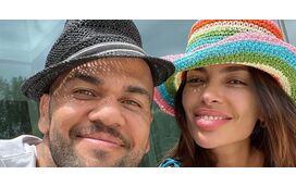 Quem é Joana Sanz, a mulher de Dani Alves que pediu o divórcio, arrependeu-se e já reagiu à absolvição de violação do marido?
