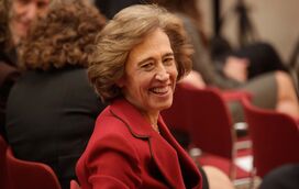 Big Show Manuela! Como a seríssima ministra envolvida no caso dos estudantes de "traseiro à mostra" se transformou numa vedeta do humor