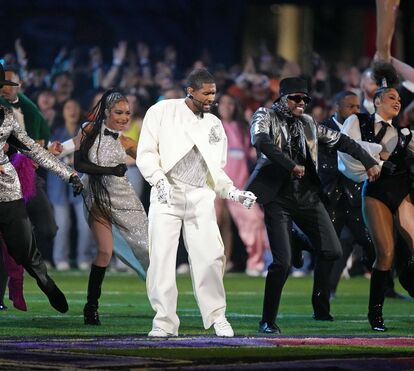Usher brilha no mediático intervalo da Super Bowl, o evento desportivo com mais audiência nos EUA