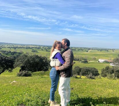 Amor a sul. Bárbara Norton de Matos e João Moura Caetano mostram-se apaixonados no Algarve