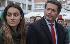Tudo a dormir no Tik Tok! André Ventura soma quase meio milhão de seguidores enquanto melhor dos opositores nem aos 80 mil chega...