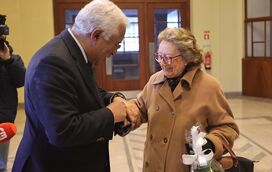 António Costa: emoção a horas de entregar a pasta! Primeiro-Ministro ao lado da mãe para prestar homenagem a velho amigo