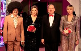 Charlene foi a rainha do Baile da Rosa no Mónaco, onde não aparecia há 10 anos