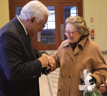 António Costa: emoção a horas de entregar a pasta! Primeiro-Ministro ao lado da mãe para prestar homenagem a velho amigo