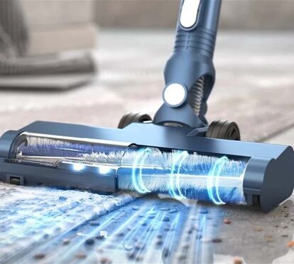 Este aspirador vertical é um verdadeiro ciclone e vai deixar a sua casa livre de pelos e com o chão limpo à primeira passagem