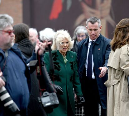 Camilla dá raspanente em público ao rei Carlos: 'Não é o melhor dos doentes'