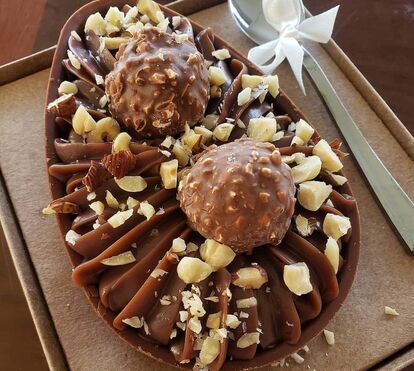 Fazer os ovos da Páscoa em casa é possível e mais fácil do que imagina! Desafie a sua família e crie novas memórias