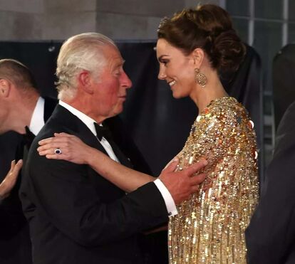 Depois do inferno oncológico, Kate Middleton e Carlos reconquistam o carinho dos ingleses e preparam-se para ano de grandes mudanças