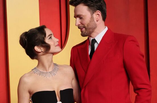 Alba Baptista e Chris Evans