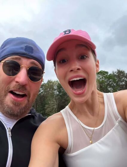 Alba Baptista e Chris Evans