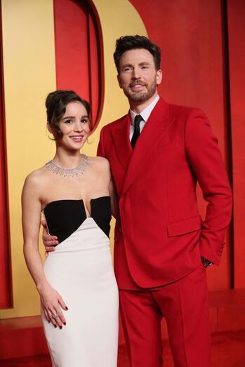 Alba Baptista e Chris Evans