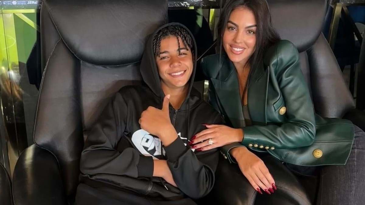 Georgina já tinha falado na namorada de Cristianinho. Sabe-se agora quem é  a menina que conquistou o coração do filho de Ronaldo - Nacional - FLASH!