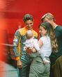 Lando Norris com o irmão, Oliver, a cunhada e a sobrinha