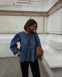 Atrevida e coquete! A blusa dos "lacinhos" que todas as mulheres querem usar nesta primavera