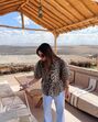 Atrevida e coquete! A blusa dos "lacinhos" que todas as mulheres querem usar nesta primavera