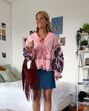 Atrevida e coquete! A blusa dos "lacinhos" que todas as mulheres querem usar nesta primavera