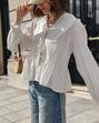 Atrevida e coquete! A blusa dos "lacinhos" que todas as mulheres querem usar nesta primavera
