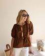 Atrevida e coquete! A blusa dos "lacinhos" que todas as mulheres querem usar nesta primavera