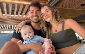  Bebé Vicent Blue é o centro das atenções do pais, Kelly Bailey e Lourenço Ortigão, nas férias em destino paradisíaco