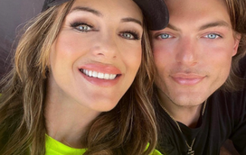 Impressionante! Filho de Elizabeth Hurley é a cara da mãe
