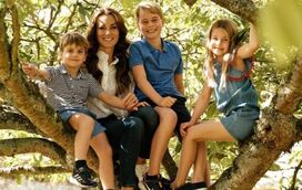 Kate Middleton e William revelam imagem de Charlotte e Louis em casa em momento especial