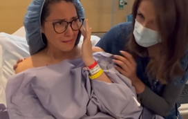 Atriz Olivia Munn revela "choque" após dupla mastectomia: "Olhei-me ao espelho e desfiz-me em lágrimas"
