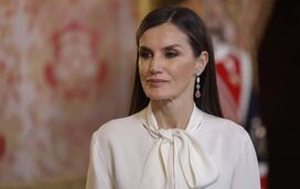 Captado o momento em que homem toca em Letizia de forma inapropriada e deixa rainha muito desconfortável