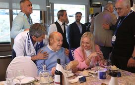 A festa de aniversário mais difícil. Pinto da Costa junta amigos à mesa para celebrar a vida no ano mais duro de sempre
