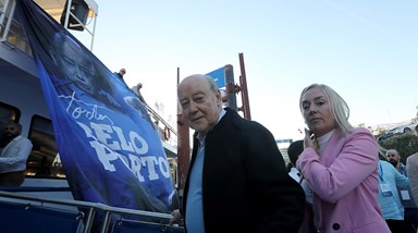 Pinto da Costa encerra campanha com o apoio da mulher e muitas caras conhecidas
