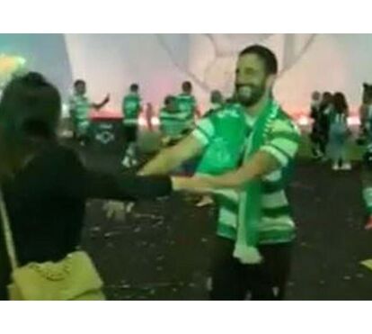Rúben Amorim filmado a dançar com a mulher em momento de conquista