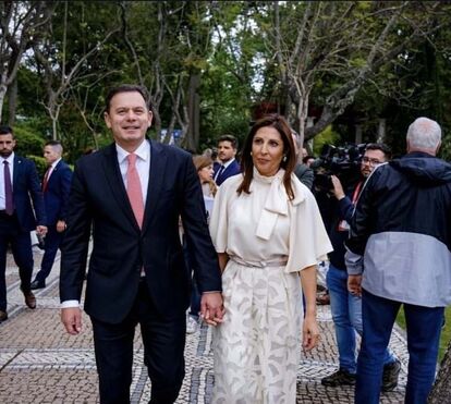 A primeira vez da nova primeira-dama: o look de Carla Montenegro para se mostrar de mão dada com o marido