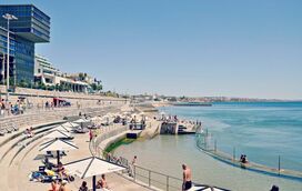 Uma piscina com vista para Cascais! Inaugure a época balnear com mergulho especial 