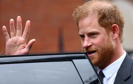 Polémica com príncipe Harry leva de demissão diretor descontente com prémio recebido pelo filho de Carlos III